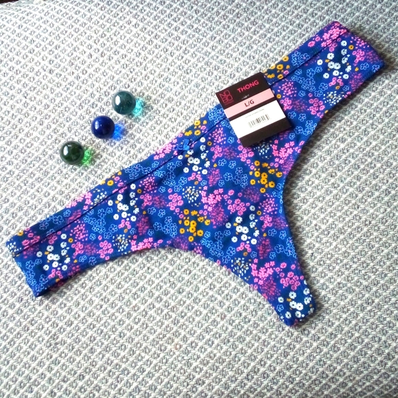 🏖️Thong🏖️ - Picture 1 of 3